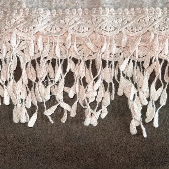 3/$15. Bundle sale Catos Peach cap sleeve L t shirt with fringe hem - Picture 8 of 10